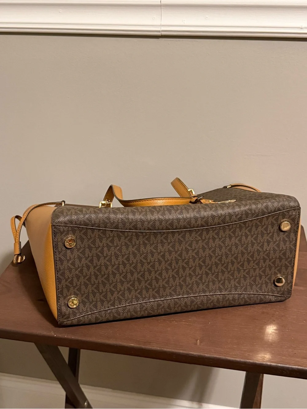 Michael Kors Voyager Medium Logo Tote Bag